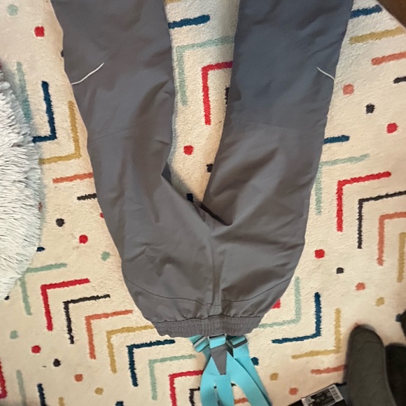 Kids Gerry snow pants with suspenders. - Picture 4 of 5